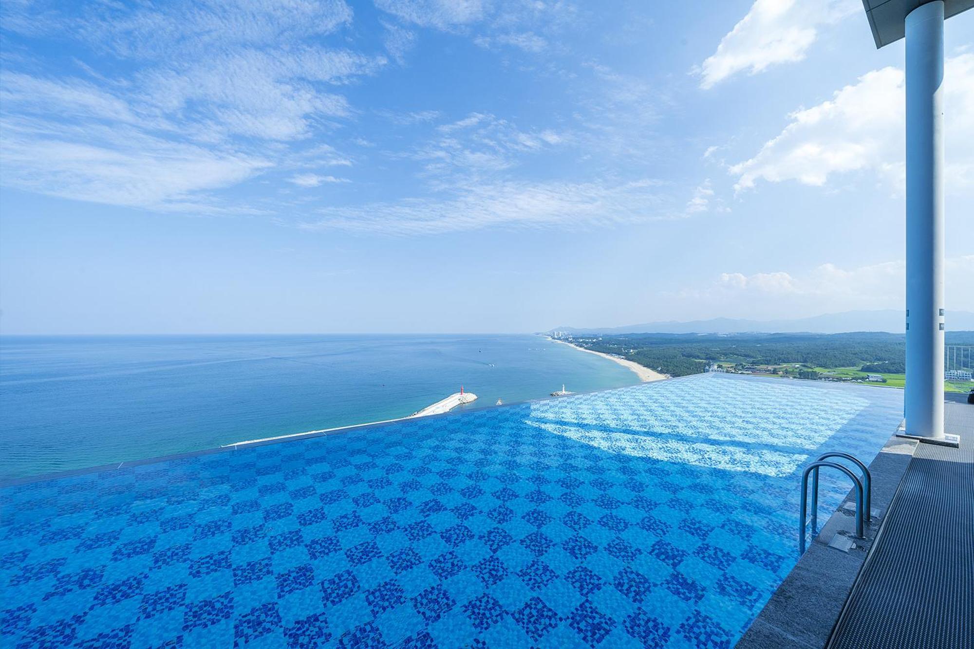 Gangneung Chonpines Ocean Suites Hotel Exterior photo
